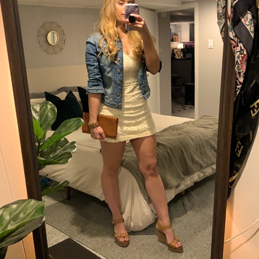 🦙Hollister Cream Lace Dress🦙